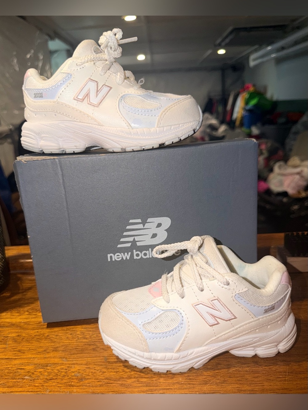 Sz 8 New Balance 2002 Kids White Blue Pink Mesh Low Top Sneakers IC2002KF